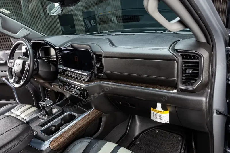 2021 Chevrolet Silverado 1500 Crew Cab RST photo 25