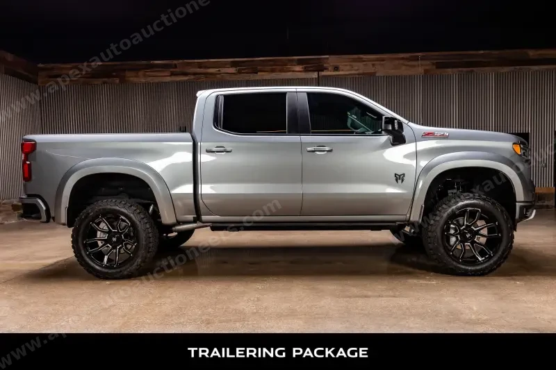 2021 Chevrolet Silverado 1500 Crew Cab RST photo 2