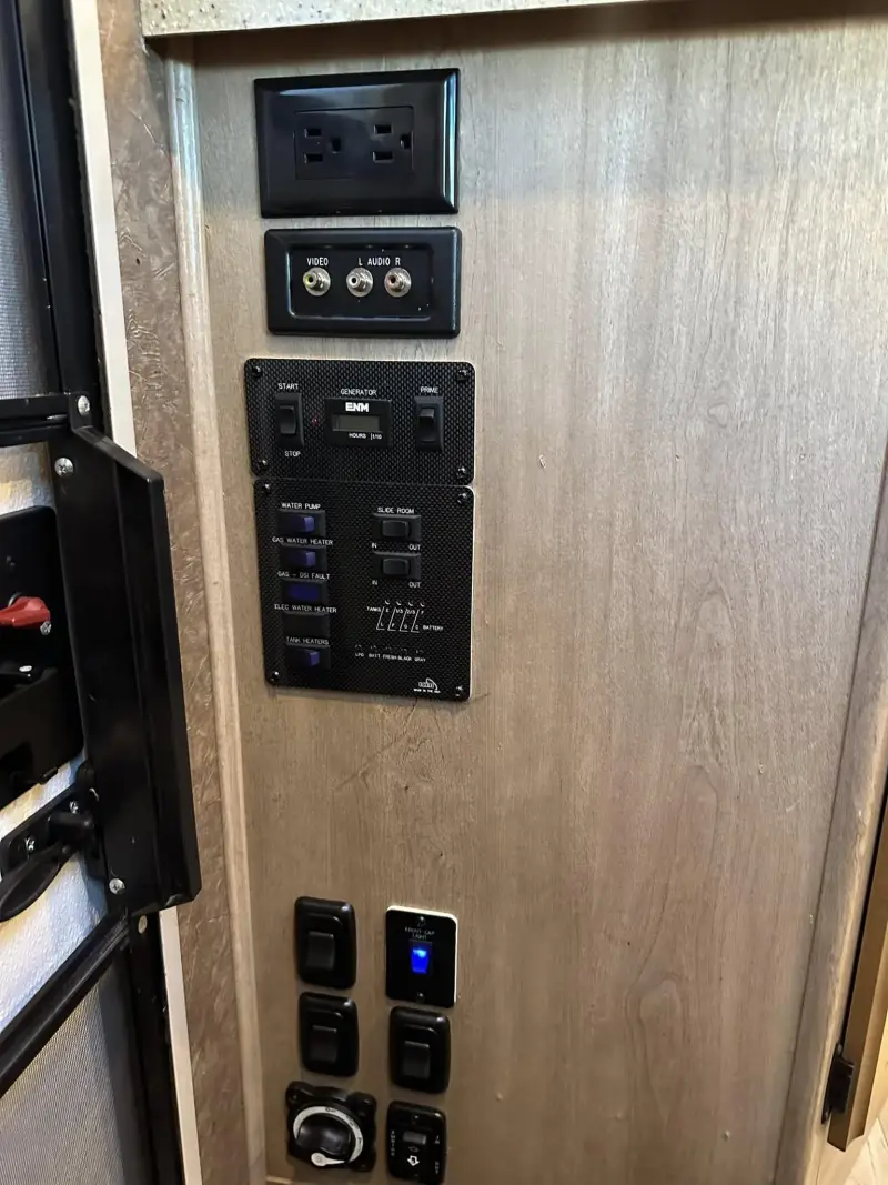 2016 Coachmen Prism 24G photo 9