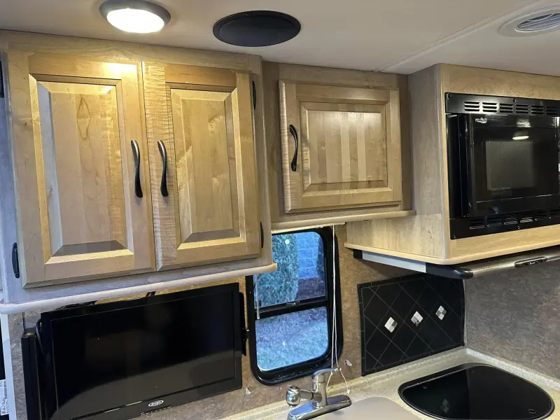 2016 Coachmen Prism 24G photo 13