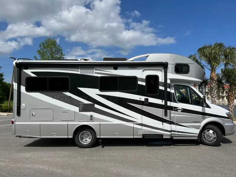 2018 Winnebago Navion 24J photo 20