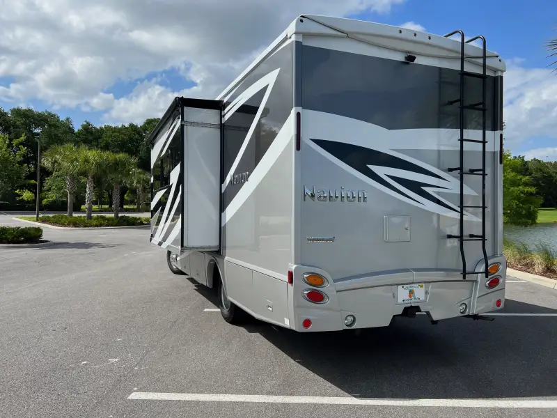 2018 Winnebago Navion 24J photo 31