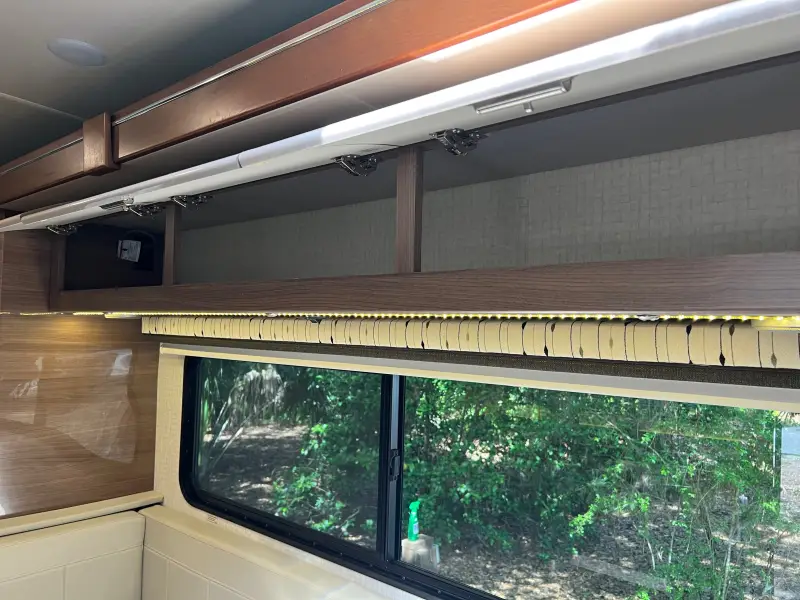2018 Winnebago Navion 24J photo 23