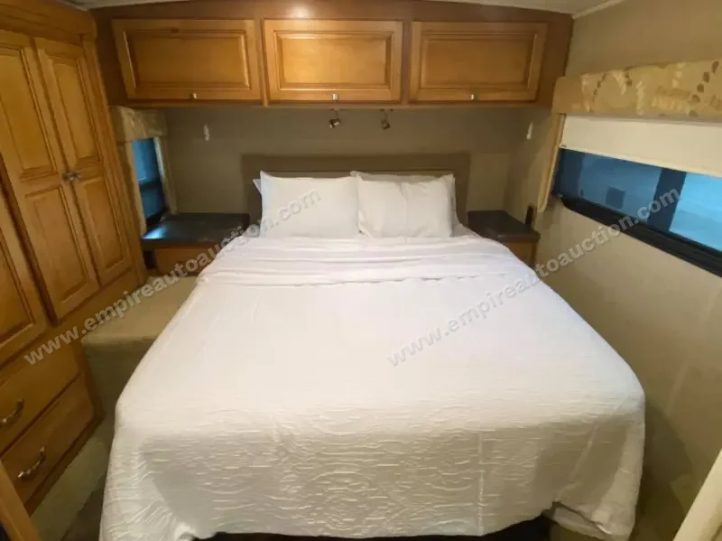 2013 Itasca Cambria 27K photo 20