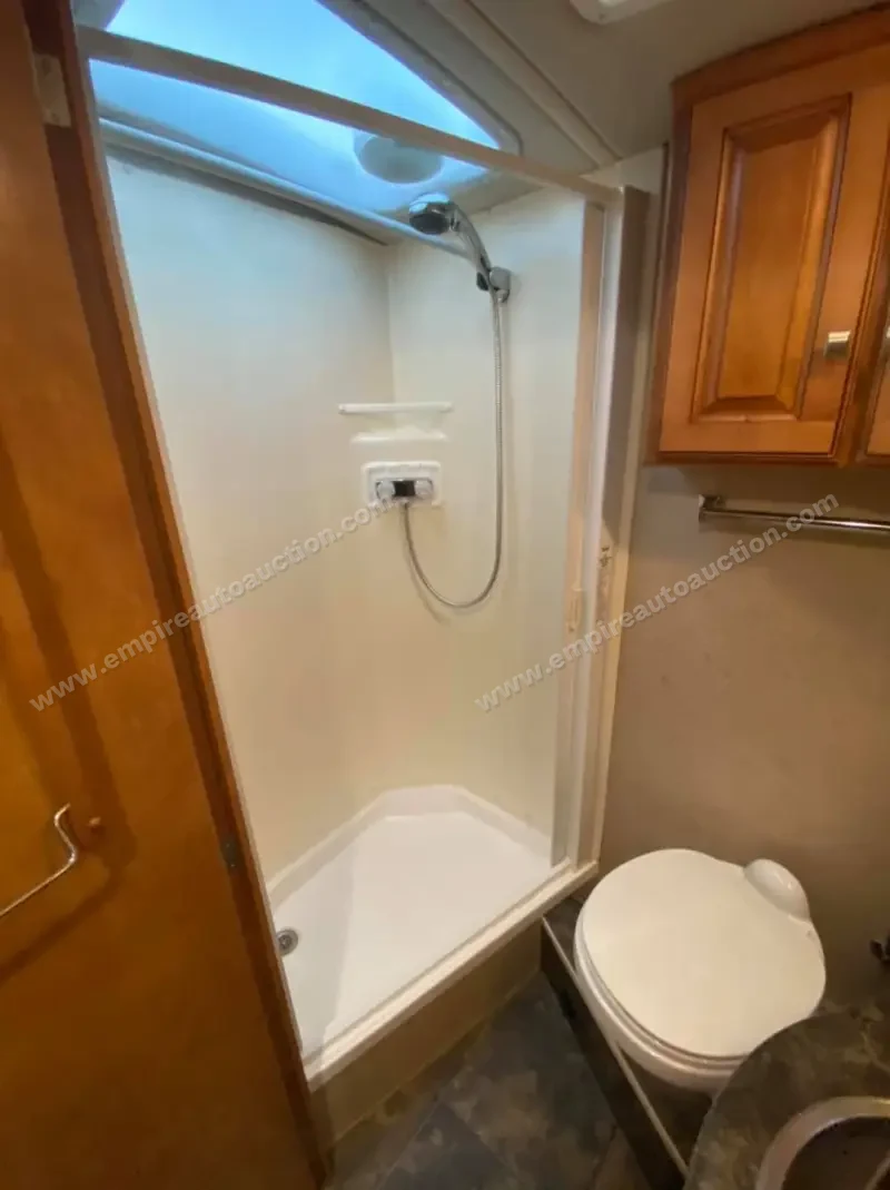2013 Itasca Cambria 27K photo 25