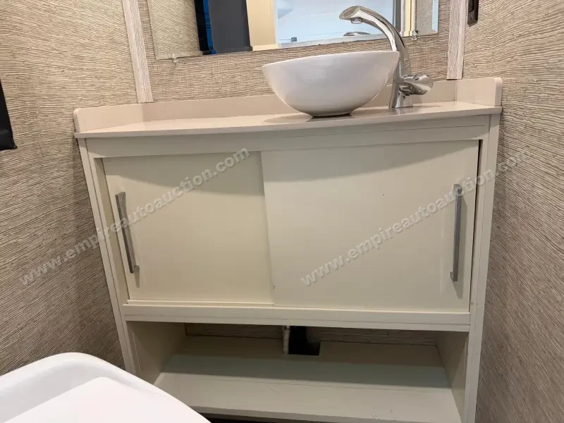 2020 Tiffin Motorhomes Wayfarer 25 RW photo 153
