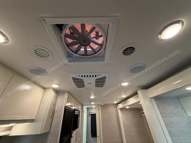2020 Tiffin Motorhomes Wayfarer 25 RW photo 146