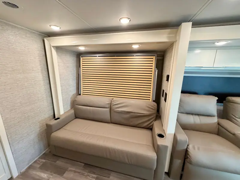 2020 Tiffin Motorhomes Wayfarer 25 RW photo 136