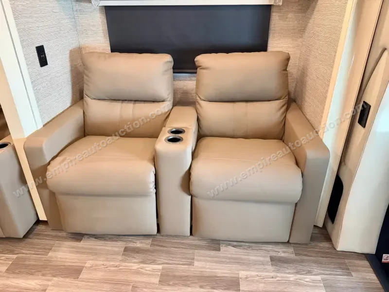 2020 Tiffin Motorhomes Wayfarer 25 RW photo 97