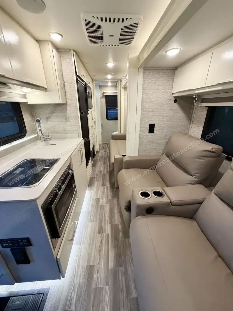 2020 Tiffin Motorhomes Wayfarer 25 RW photo 179