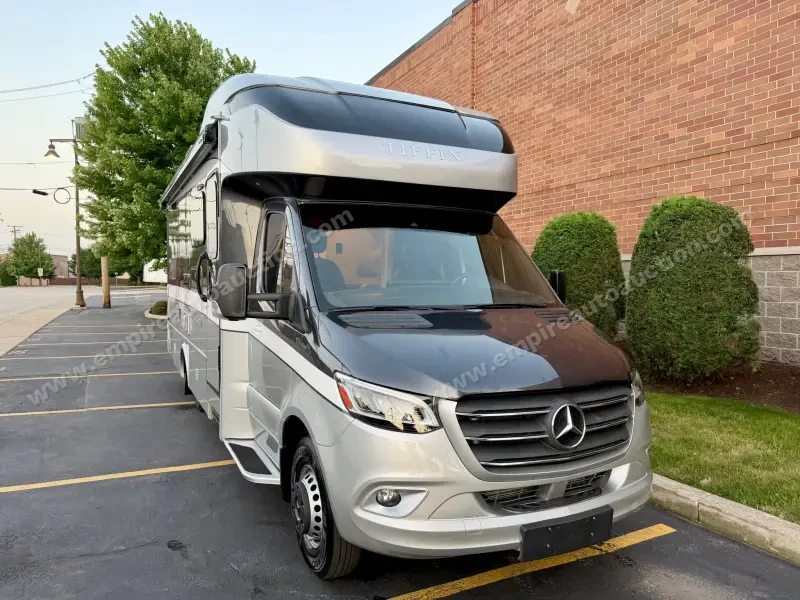 2020 Tiffin Motorhomes Wayfarer 25 RW photo 8