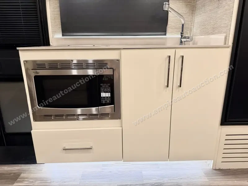 2020 Tiffin Motorhomes Wayfarer 25 RW photo 117