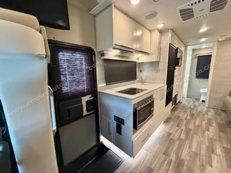 2020 Tiffin Motorhomes Wayfarer 25 RW photo 102