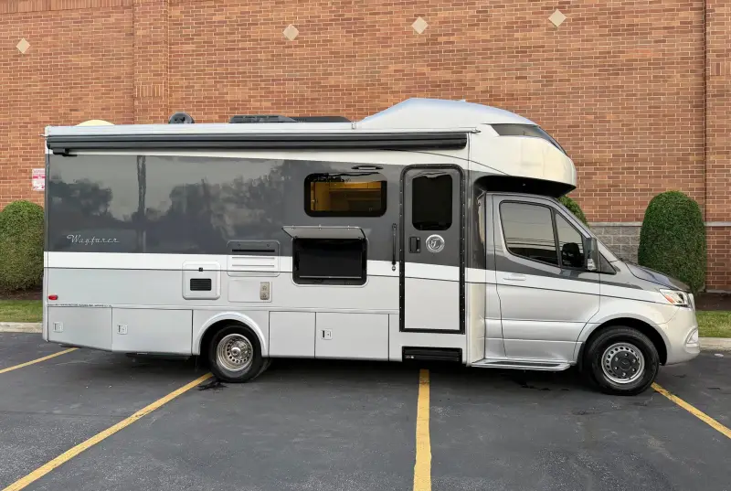 2020 Tiffin Motorhomes Wayfarer 25 RW photo 12