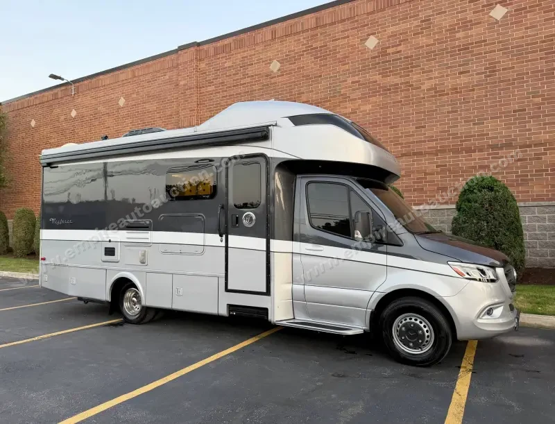2020 Tiffin Motorhomes Wayfarer 25 RW photo 11