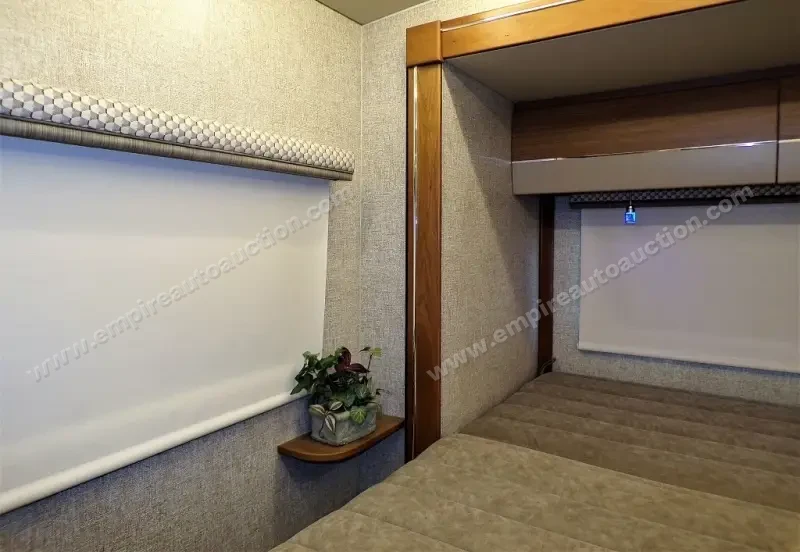 2017 Winnebago Navion 24G photo 5