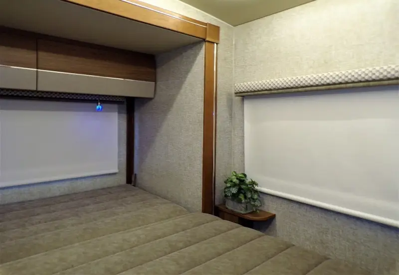 2017 Winnebago Navion 24G photo 8