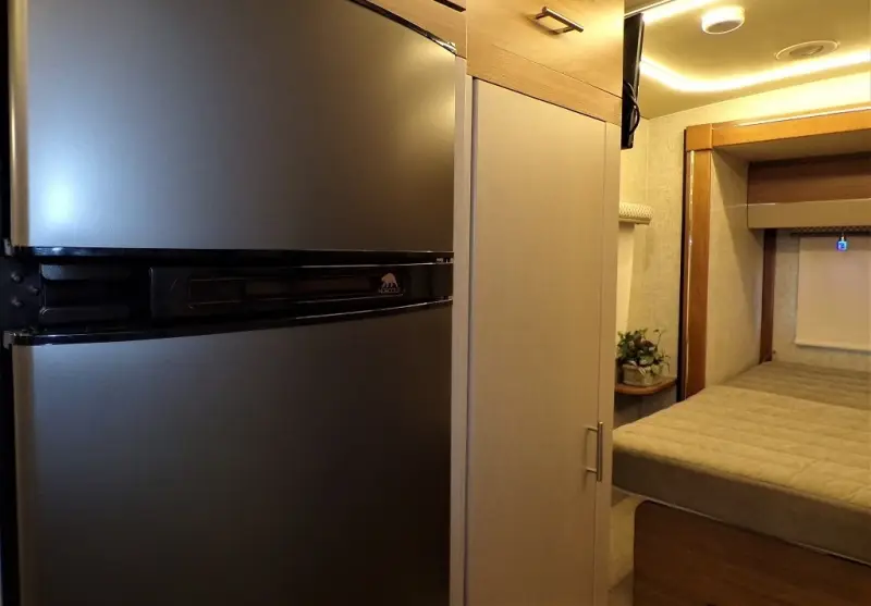 2017 Winnebago Navion 24G photo 12