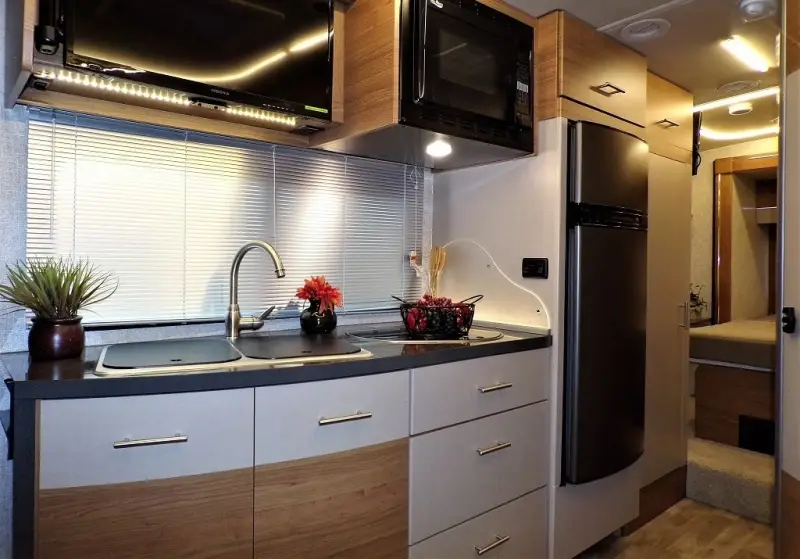 2017 Winnebago Navion 24G photo 16