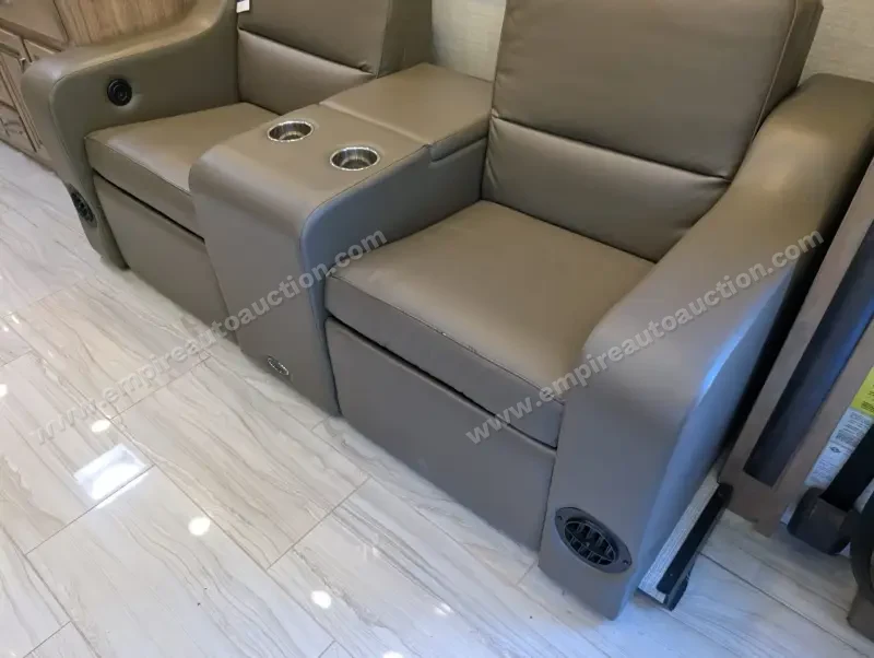 2019 Jayco Embark 37MB photo 160