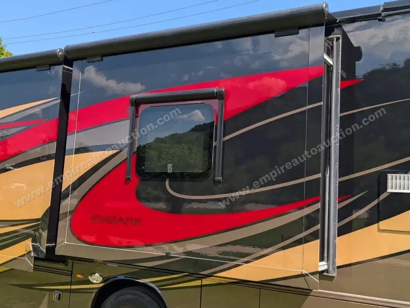 2019 Jayco Embark 37MB photo 32