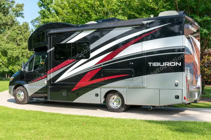 2023 Thor Motor Coach Tiburon 24FB photo 3