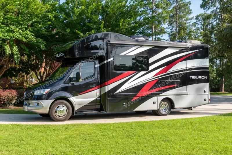2023 Thor Motor Coach Tiburon 24FB photo 1
