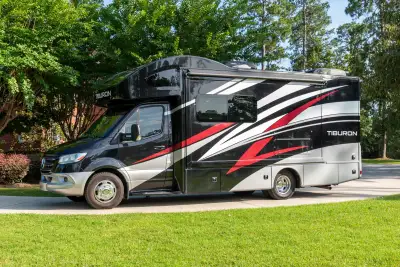 2023 Thor Motor Coach Tiburon 24FB