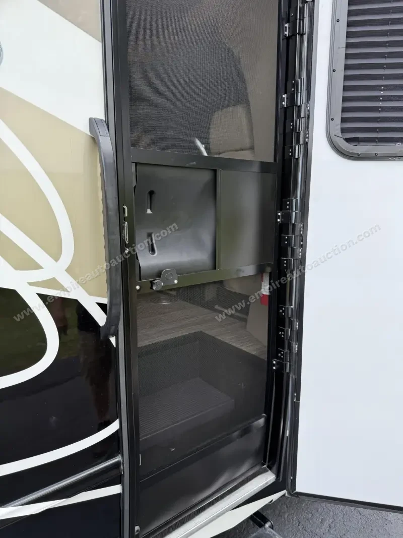 2019 Entegra Qwest 24K photo 21