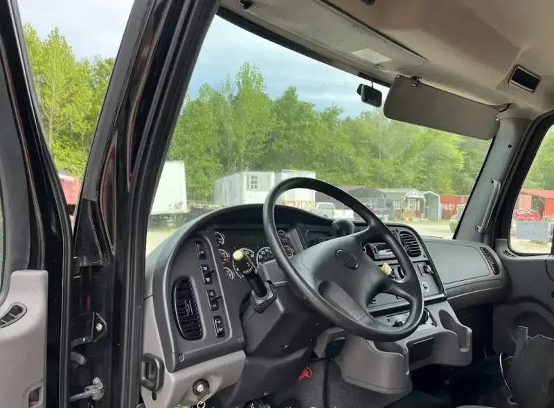2022 Freightliner M2 photo 4