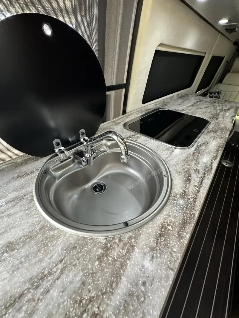 2016 Airstream Interstate EXT Grand Tour Series photo 33