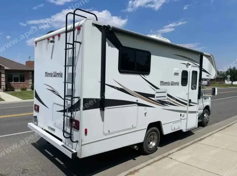 2017 Winnebago Minnie Winnie 22R photo 6