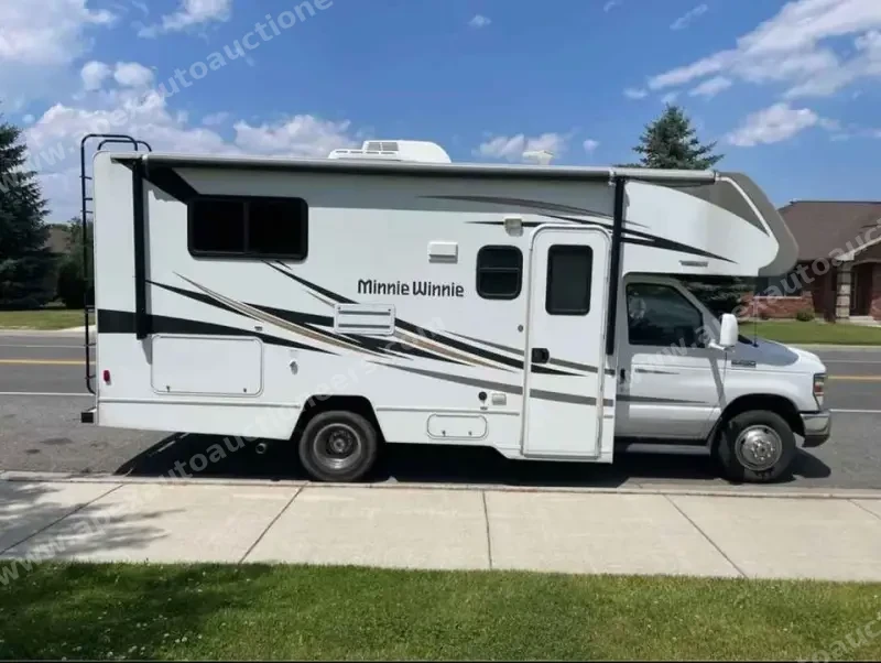 2017 Winnebago Minnie Winnie 22R photo 5