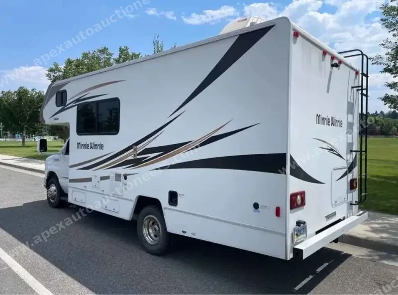 2017 Winnebago Minnie Winnie 22R photo 8